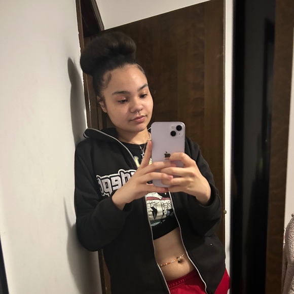 Meet your Posher, Rayne - Picture 1 of 1